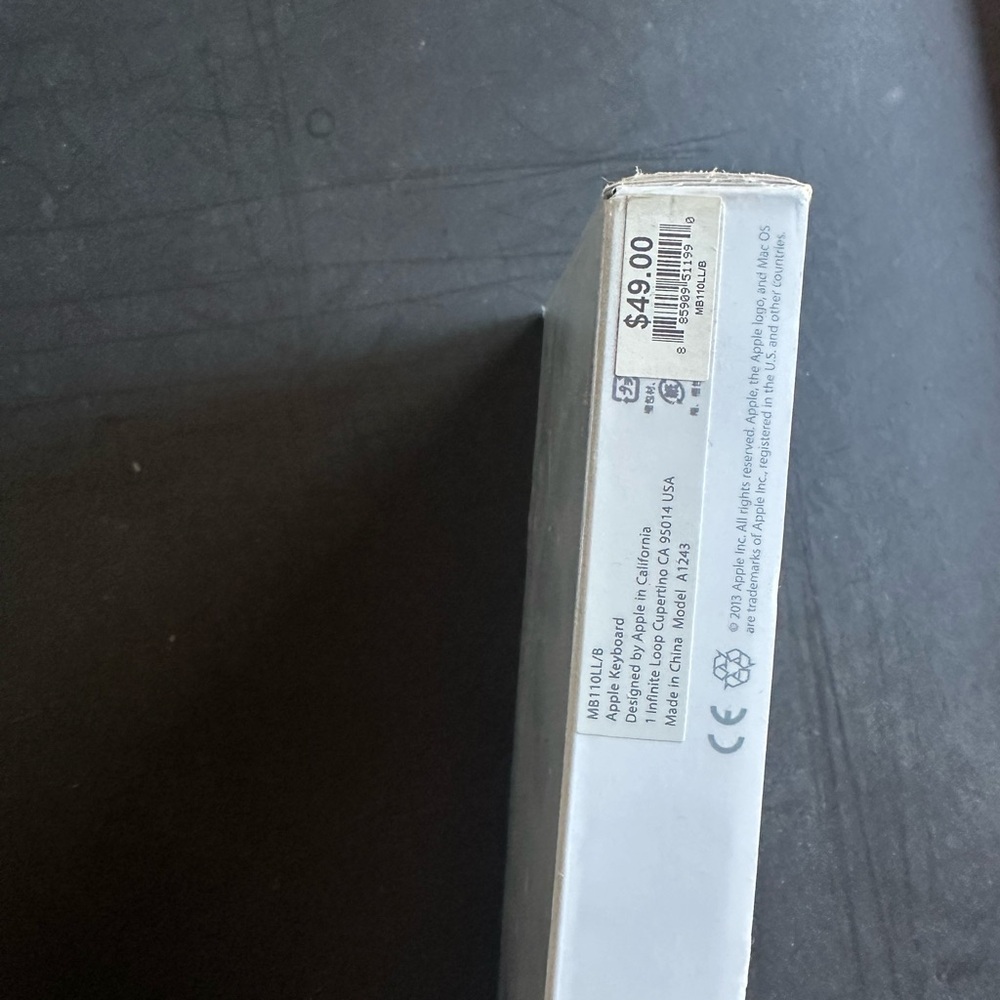 Apple Wired Keyboard with Numeric Keypad - Picture 4 of 4